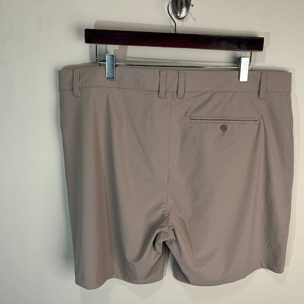 ⛳ Rhone Men’s Tan Flat Front Golf Shorts 38 8” Inseam EUC 🏌️ - Picture 4 of 7